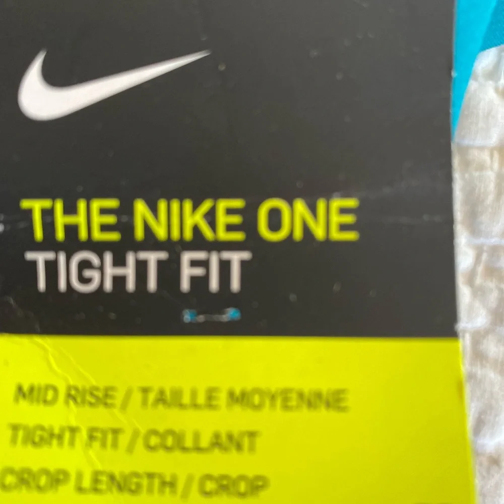 Nike Tight Fit Leggings Size Small NWT‎